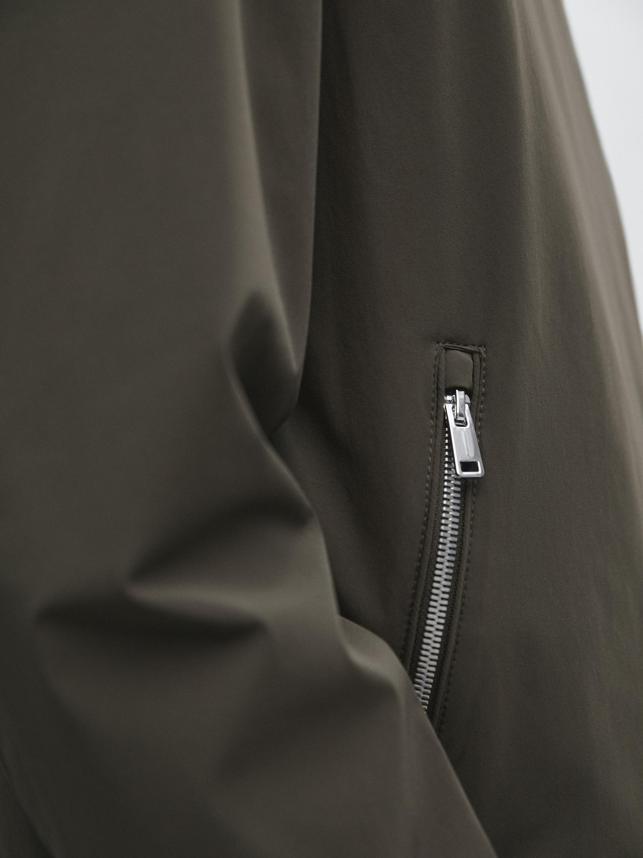 Short jacket with pocket details